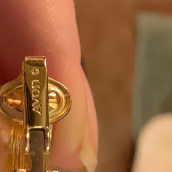 Avon Two Pairs Classic Gold Tone Hoop Clip On Earrings - Picture 13 of 14